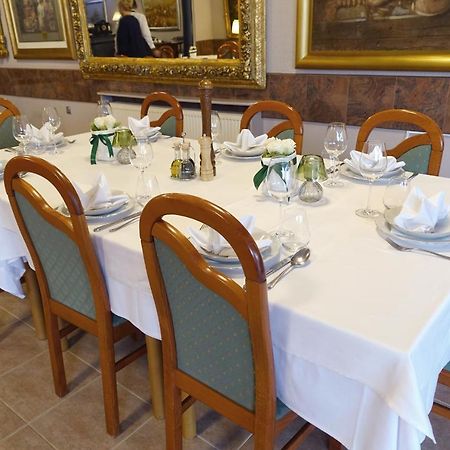 Hotel Vila Tina ซาเกร็บ ภายนอก รูปภาพ