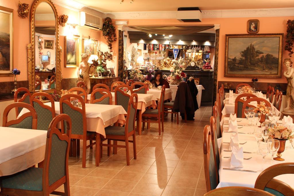Hotel Vila Tina ซาเกร็บ ภายนอก รูปภาพ