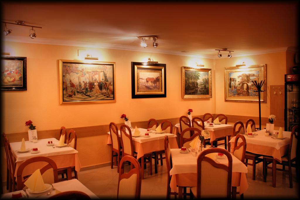 Hotel Vila Tina ซาเกร็บ ภายนอก รูปภาพ
