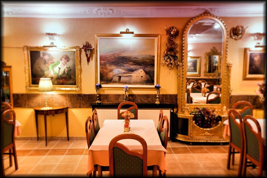 Hotel Vila Tina ซาเกร็บ ภายนอก รูปภาพ