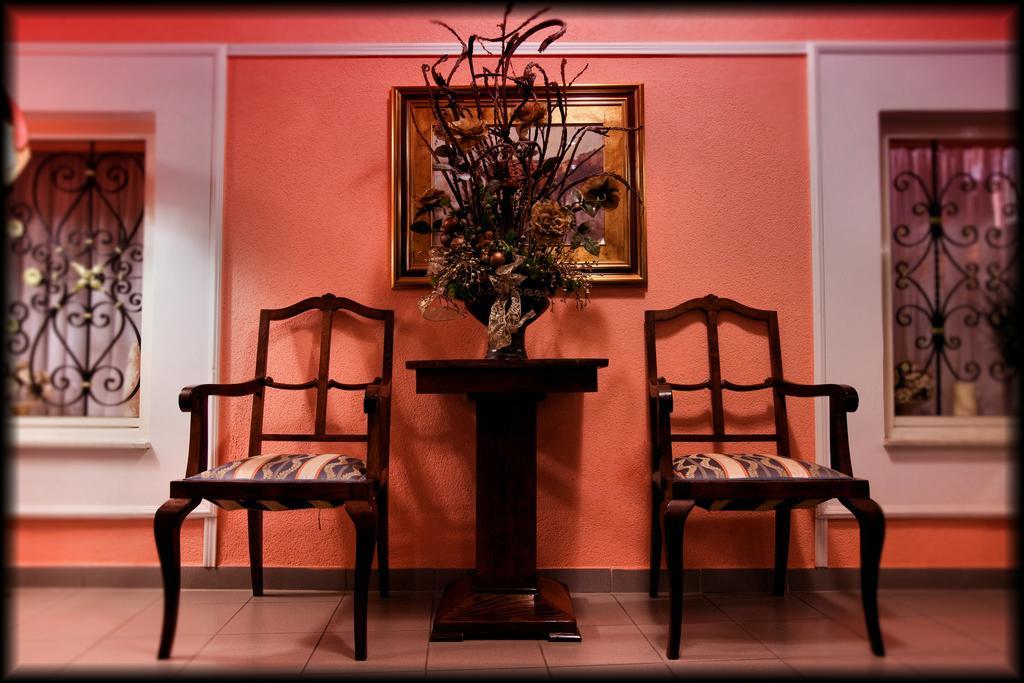 Hotel Vila Tina ซาเกร็บ ภายนอก รูปภาพ