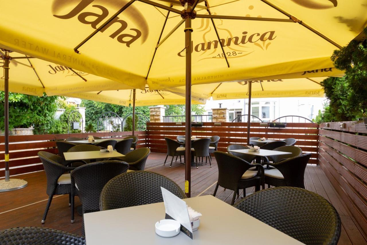 Hotel Vila Tina ซาเกร็บ ภายนอก รูปภาพ
