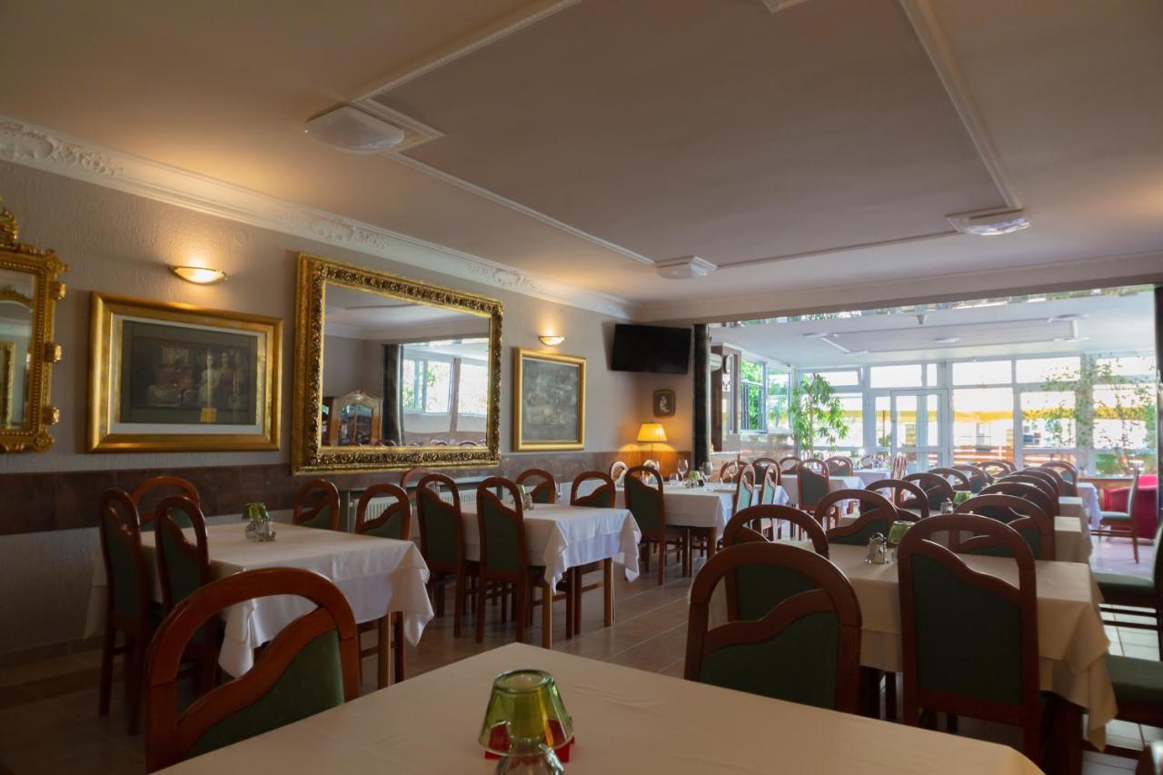 Hotel Vila Tina ซาเกร็บ ภายนอก รูปภาพ
