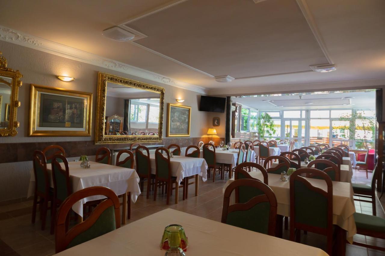 Hotel Vila Tina ซาเกร็บ ภายนอก รูปภาพ