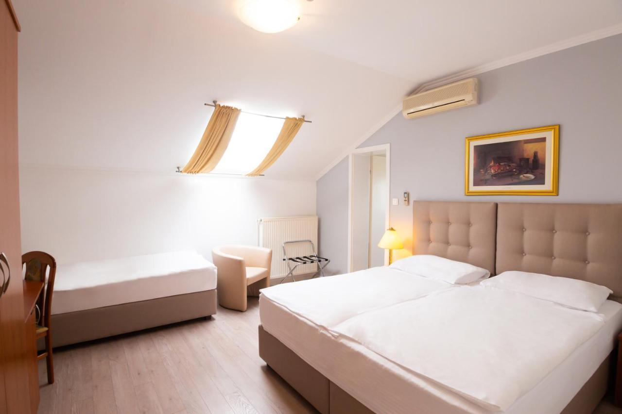 Hotel Vila Tina ซาเกร็บ ภายนอก รูปภาพ
