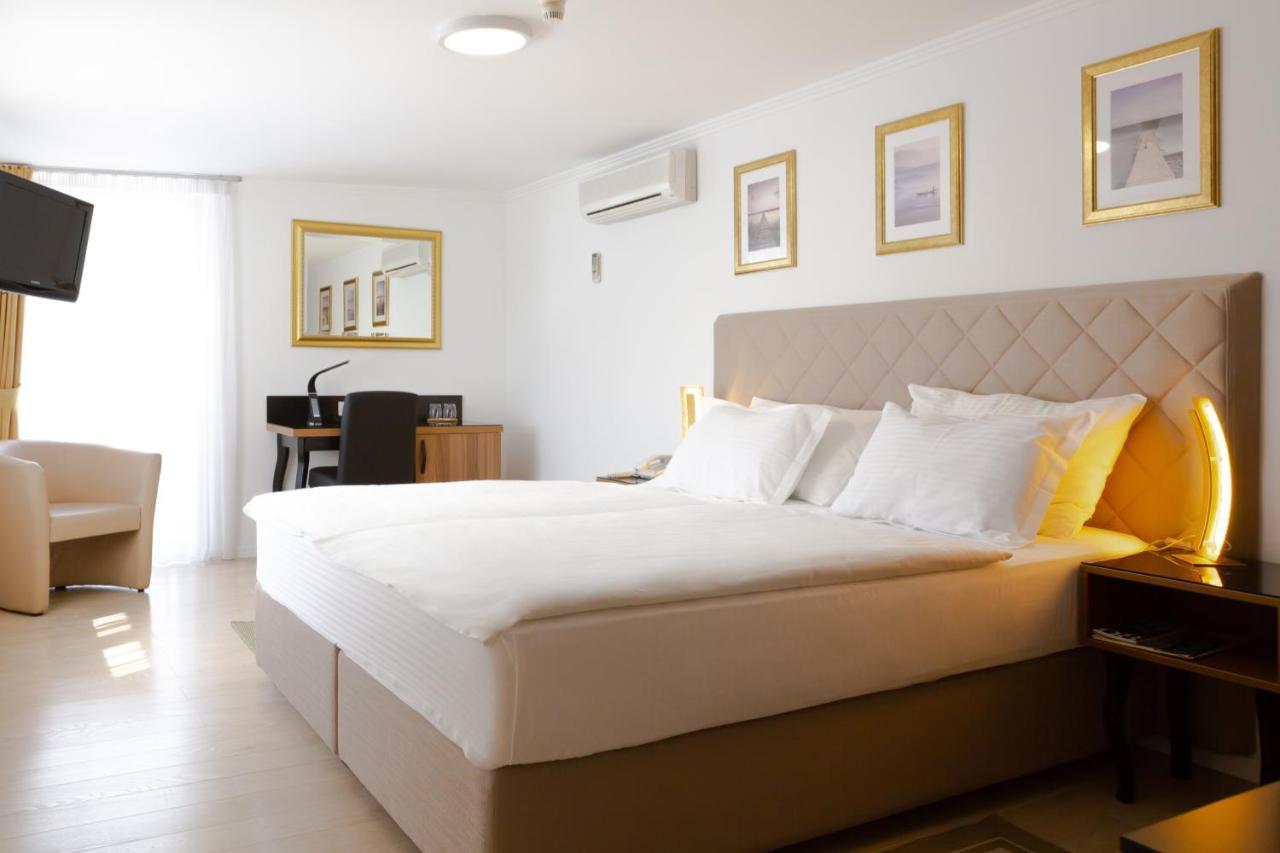 Hotel Vila Tina ซาเกร็บ ภายนอก รูปภาพ