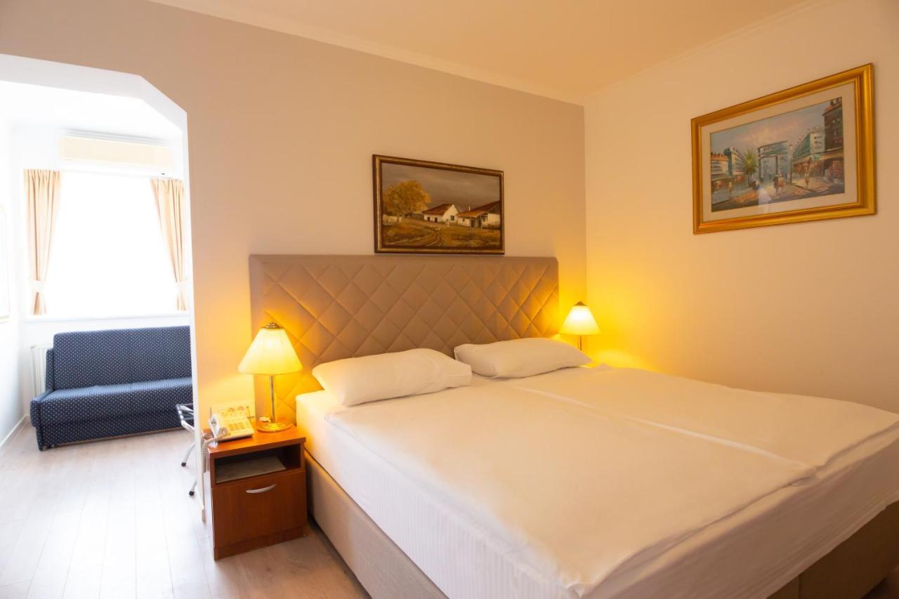 Hotel Vila Tina ซาเกร็บ ภายนอก รูปภาพ