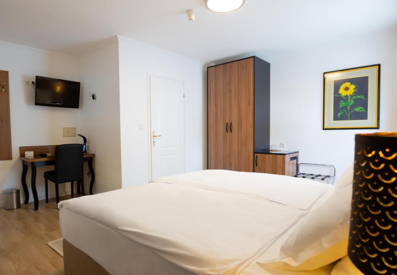 Hotel Vila Tina ซาเกร็บ ภายนอก รูปภาพ