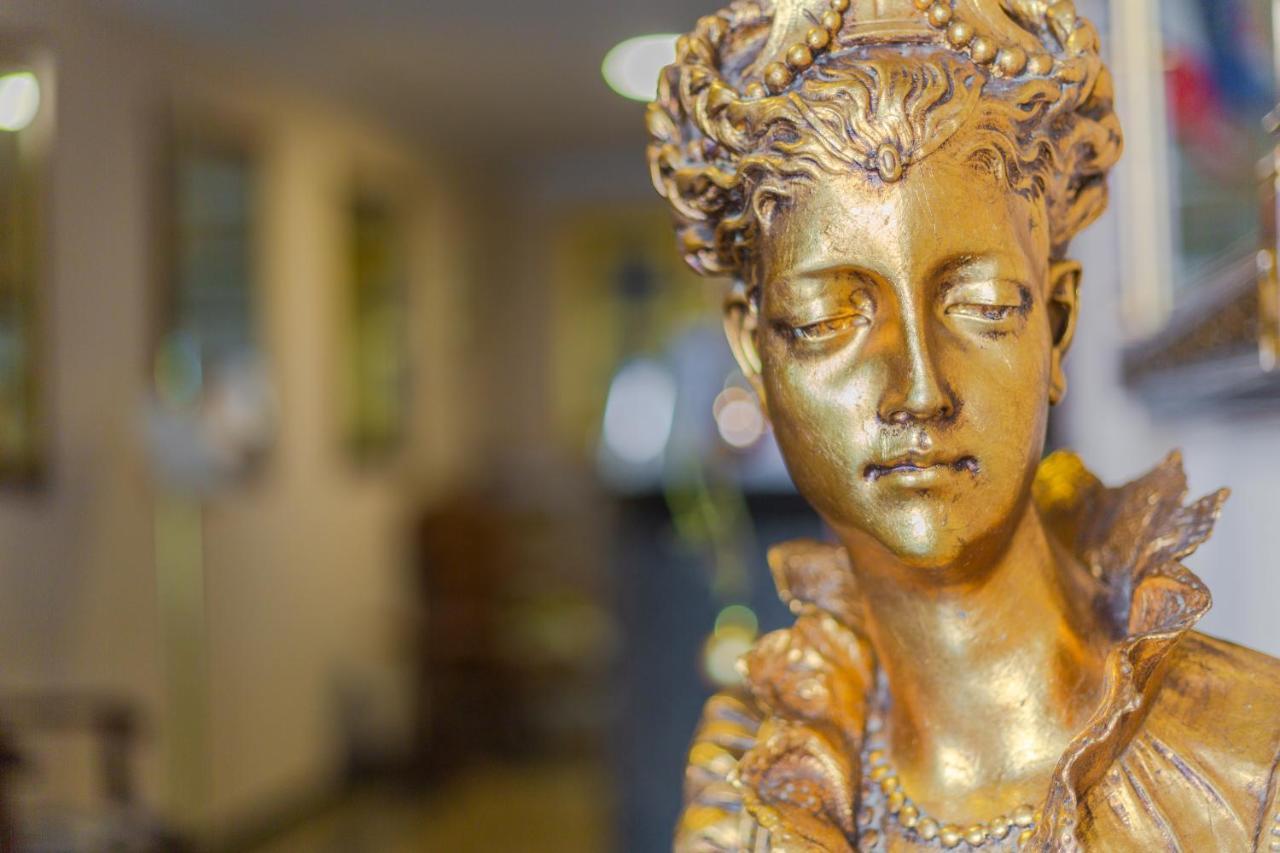 Hotel Vila Tina ซาเกร็บ ภายนอก รูปภาพ